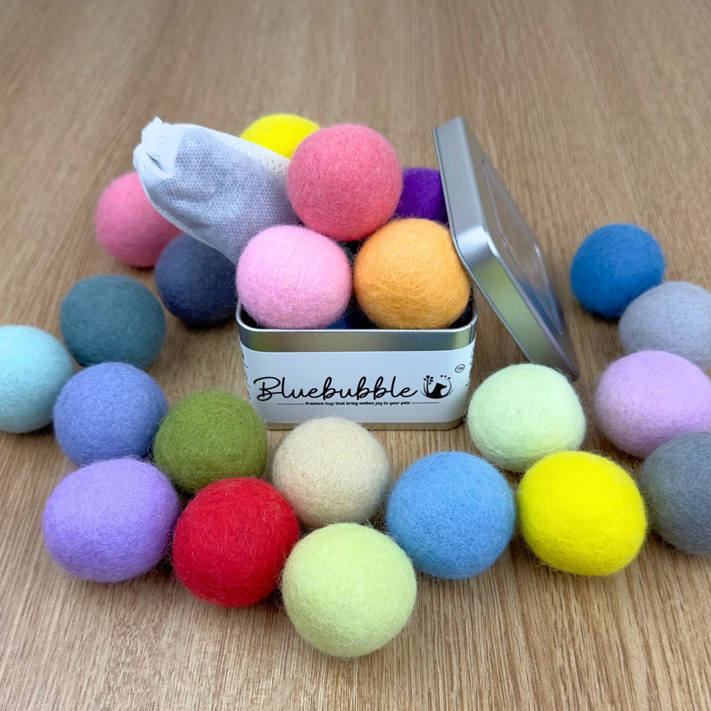4 cm große Wollfilzbälle